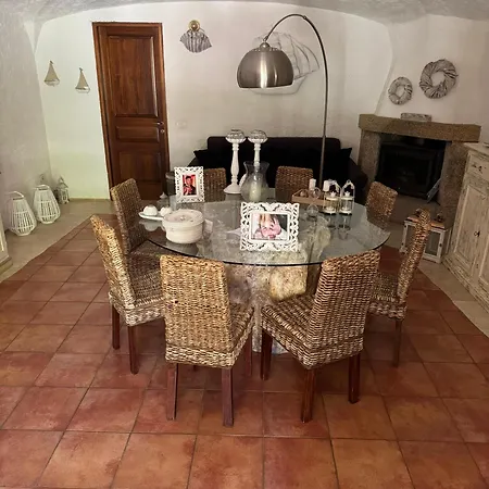 Sedici Casa de Férias San Pantaleo