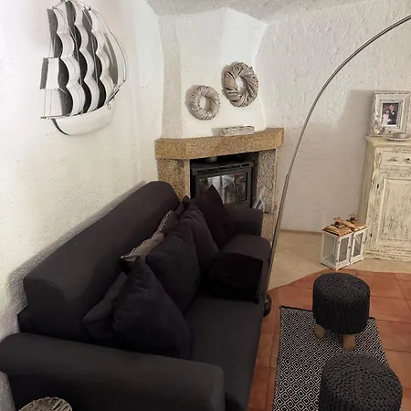 Sedici Casa de Férias San Pantaleo