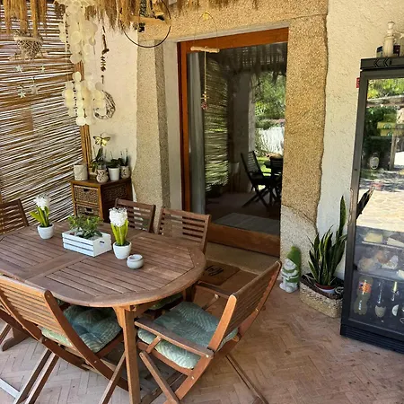 Sedici Casa de Férias San Pantaleo
